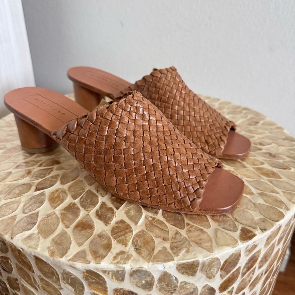New Either/ OR Tan Woven Leather Heels Sandals Size 9 - Picture 3 of 13
